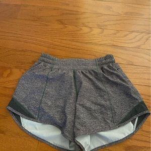 Lululemon Hotty Hot Short Lined 4” size 4 heather grey